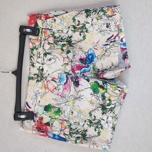 Express women's flat front shorts with hidden side zipper floral size 0 4" mid